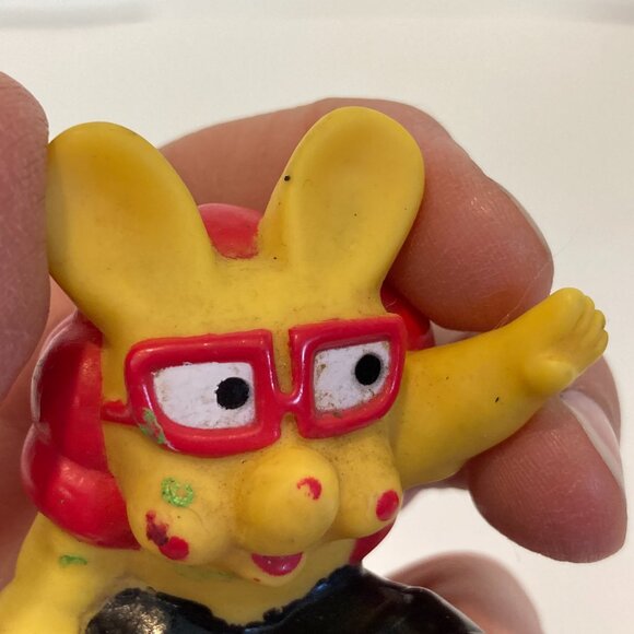 Vintage Tonka Keypers Finder Pointing mini 2" Figure Red Yellow 80s - Picture 4 of 10